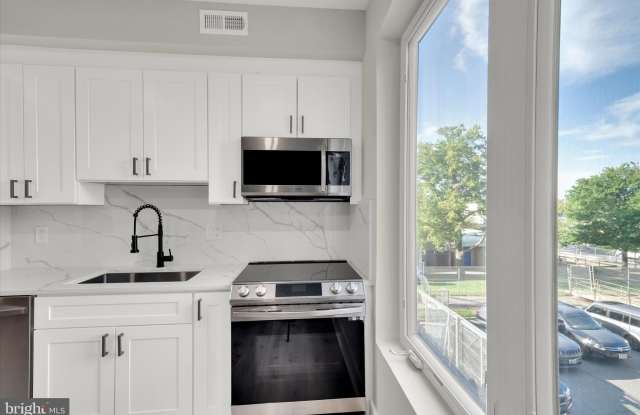 1915 BENNING RD NE unit: 6