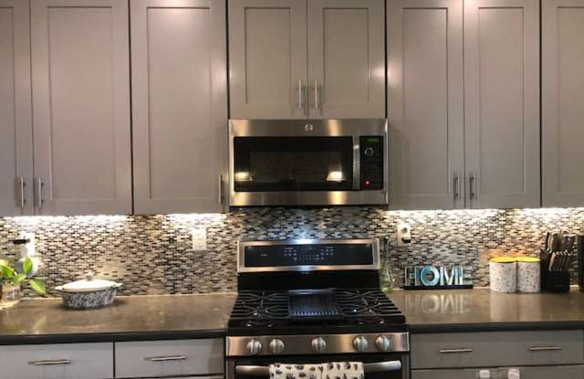 Beautiful Tri Level 3 bedroom 3.5 Bath Townhome