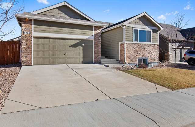 Charming 5-Bedroom Ranch Home with Modern Comforts – Pet-Friendly!