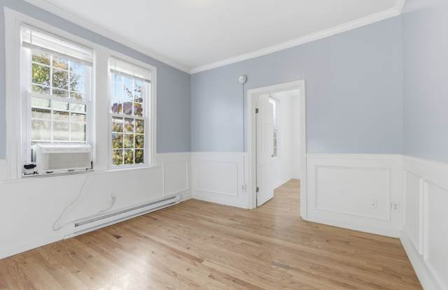 Lovely 3 BR/1 BA Apartment in H Street Corridor!