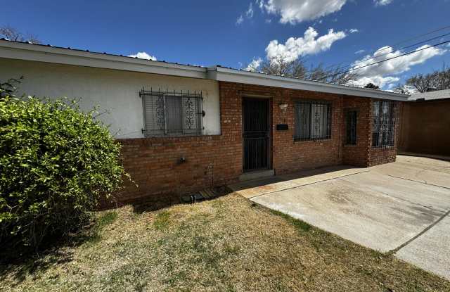 908 Faye Place Northeast