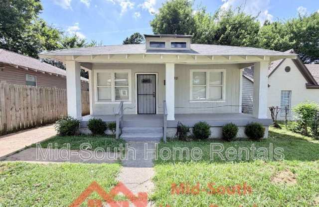 793 Inez St