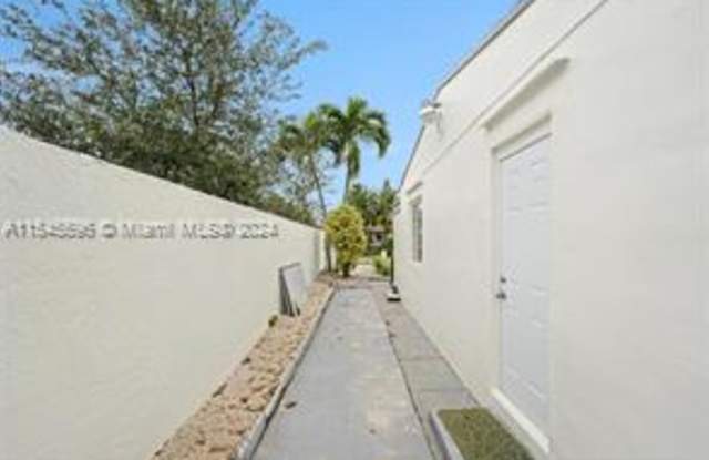 430 E 39th St - 430 East 39th Street, Hialeah, FL 33013