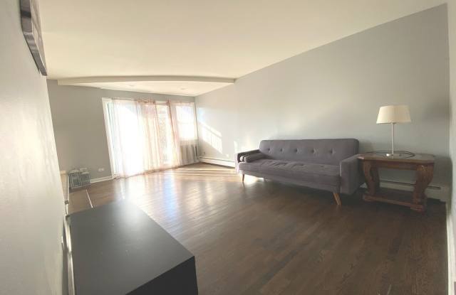 5815 N Spaulding Avenue unit: 2C