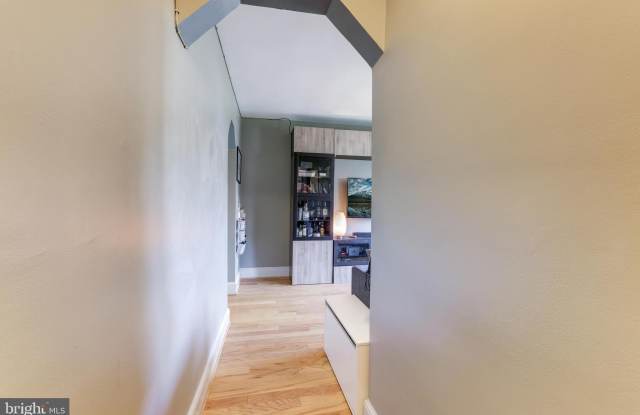 1363 K Street SE unit: 201