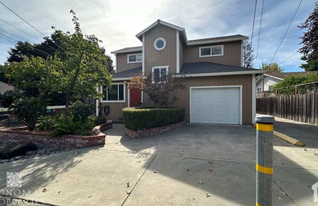 Updated 2 Bedroom / 1.5 Bathroom Home in Sonoma