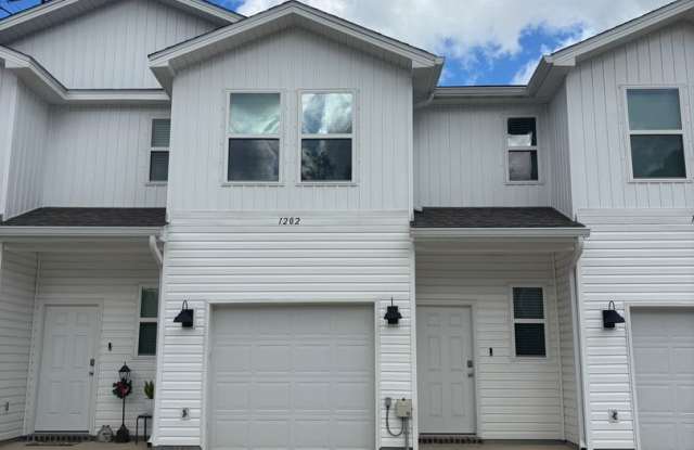 Charming 3-Bedroom, 2.5-Bath Townhome – Modern  Convenient Living!
