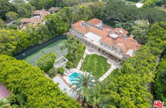 407 Robert Ln