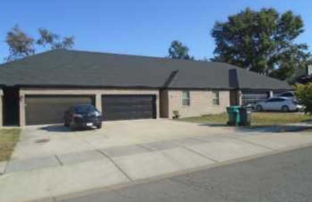 2315 W Persimmon St - 1