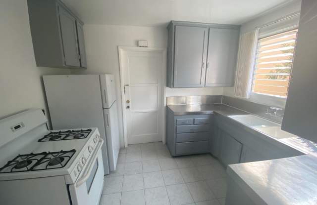 2471 Silver Lake Blvd.B