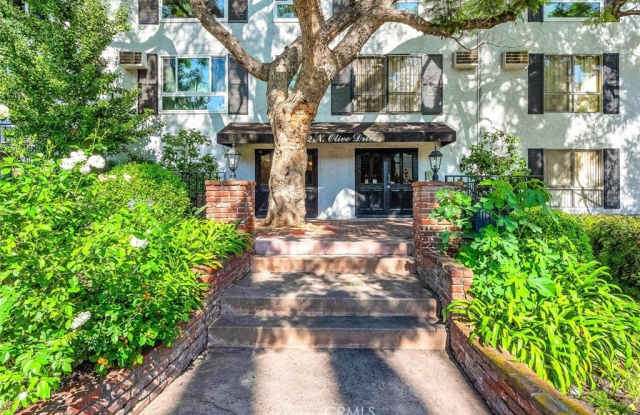 Photo of 1222 N Olive Drive