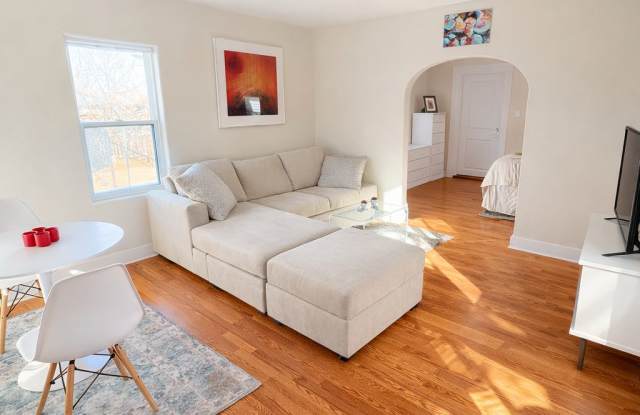 Photo of 722 1/2 Broadway Blvd Se