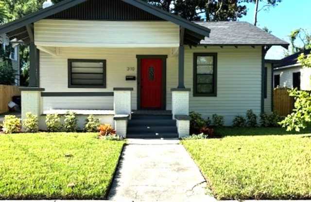 Photo of Beautiful 2/2 Bungalow in River Heights!