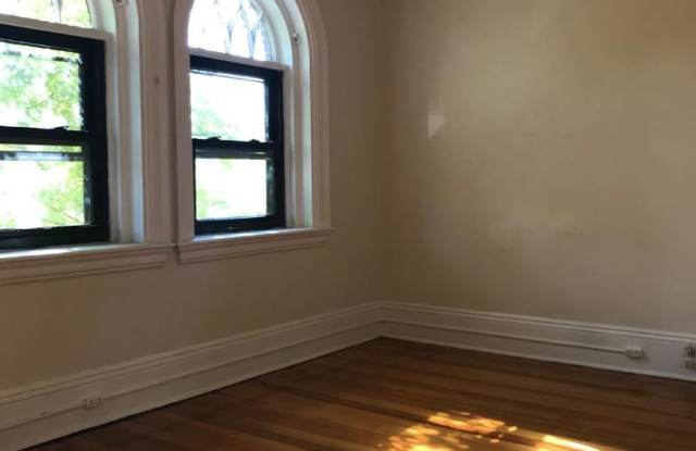 Newbury St 2bed / 1bath available 9/1/2026 - $3995