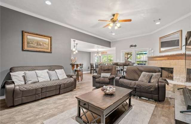 912 Emerald Dove Avenue