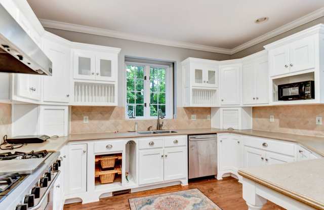Large, beautiful home in Oconee!