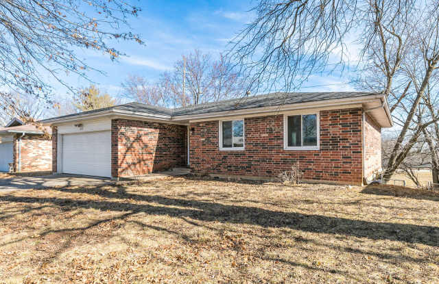 Updated 5 bedroom | 2 bath | 2 car garage | WALK OUT BASEMENT | Fenced backyard | Close to downtown, MSU  OTC