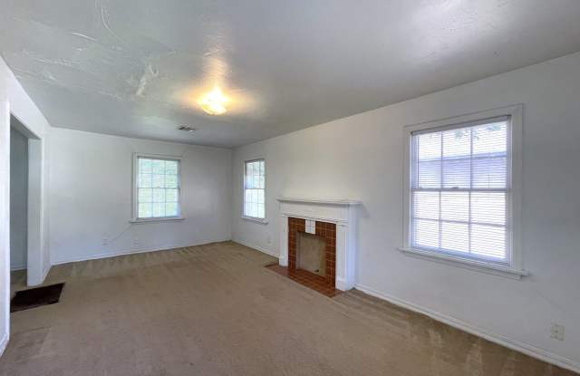 Available and Showing Now! 18-Month Lease Option!! ***SPECIAL 50% OFF 1ST FULL MONTH'S RENT *** Charming 2-Bedroom Home: Prime Location Near Highway Access  Shopping!