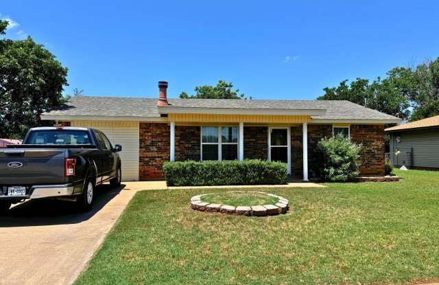 4 Bed 1.5 Bath corner-lot home with 18x20 shop in City View!