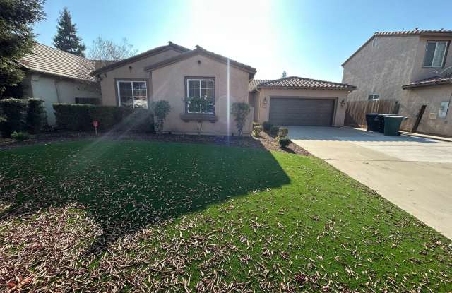 Photo of 3 Bedroom 2 bathroom with a bonus room and Solar in NW Visalia!