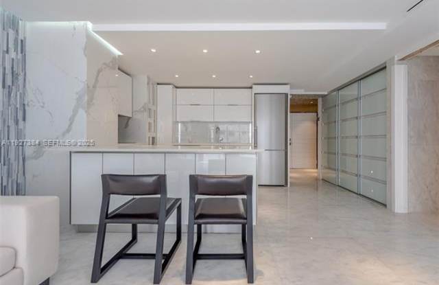 6423 Collins Ave appt 304 (A11927384)