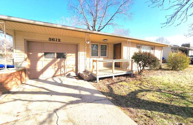 Easy access to Shopping and Highways!