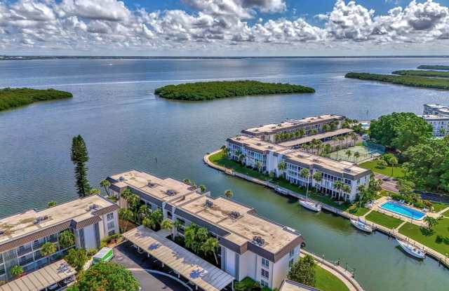 LUXURY LONGBOAT LIVING AT IT’S FINEST! AVAILABLE APRIL 2025-JANUARY 2026. RESORT STYLE, 2BR/2B CONDO LOCATED IN THE HIGHLY SOUGHT AFTER LONGBOAT HARBOUR COMMUNITY.