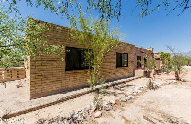 3901 N Smokey Topaz Lane