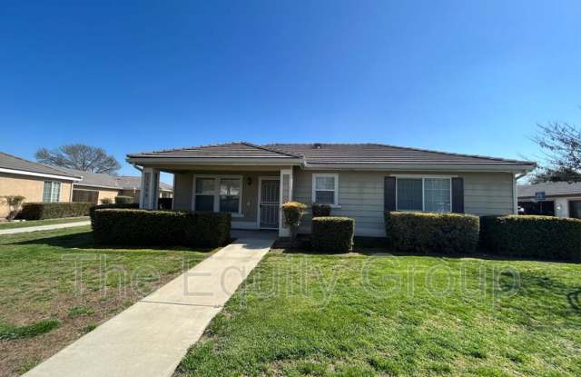 1668 Paseo Del Lago
