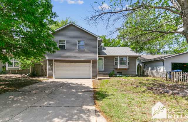 Great DERBY location! - 268 West Village Lake Drive, Derby, KS 67037