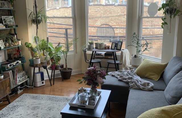 850 W Fletcher Street