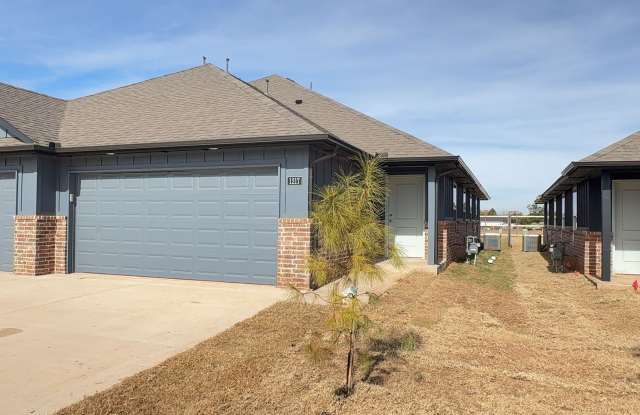 Photo of 3 Bedroom 2 Bath 2 Car Garage Duplex in Great location close to the Broadway Extension and 8 minutes from downtown OKC