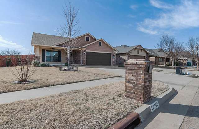 Gorgeous 3 Bed 2 Bath in Western Moore! photos photos