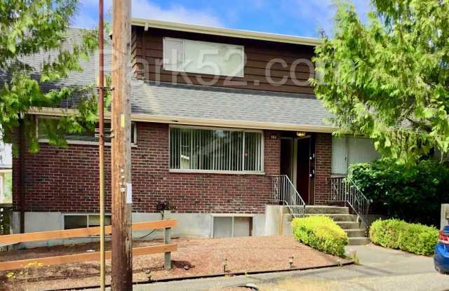 North Tacoma 2 Bedroom Apartment - 602 N Huson St #4