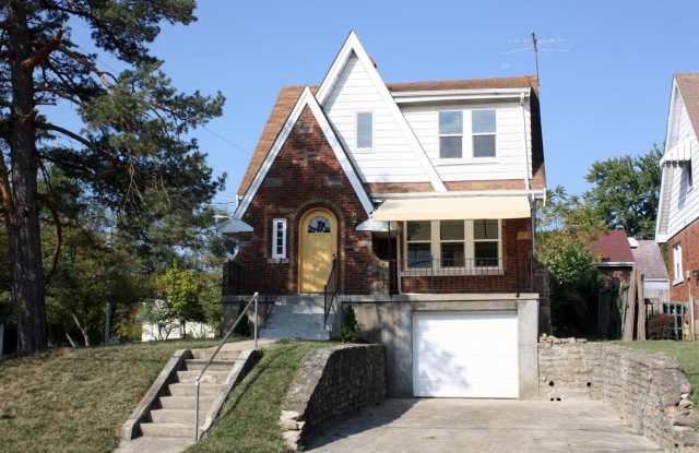 WESTWOOD - Charming updated 3bed 2bath - 3241 Stanhope Avenue, Cincinnati, OH 45211