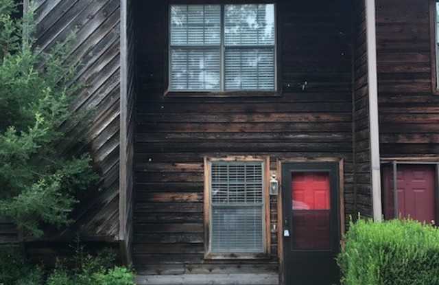 Excellent Town Home Near Campus!