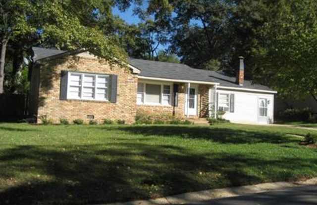 3 Bedroom 2 Bath located in Brookhaven off Hargrove Road