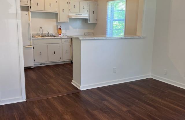 1 month free with 13 month lease- East Nashville 1 bed, 1 bath duplex - Original Craftsman Charm with front porch