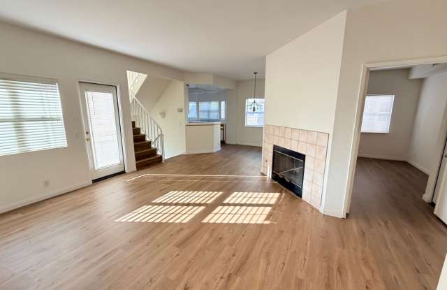 Photo of 3 Bed / 3 Bath Townhome in Scripps Ranch