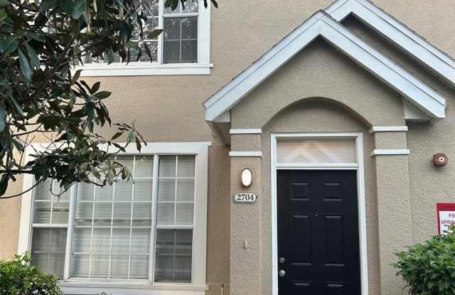 8925 LEE VISTA BOULEVARD