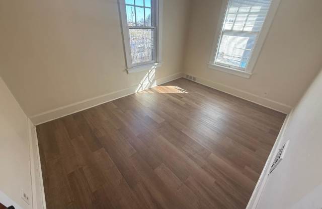 10 East Lucius Avenue - 10