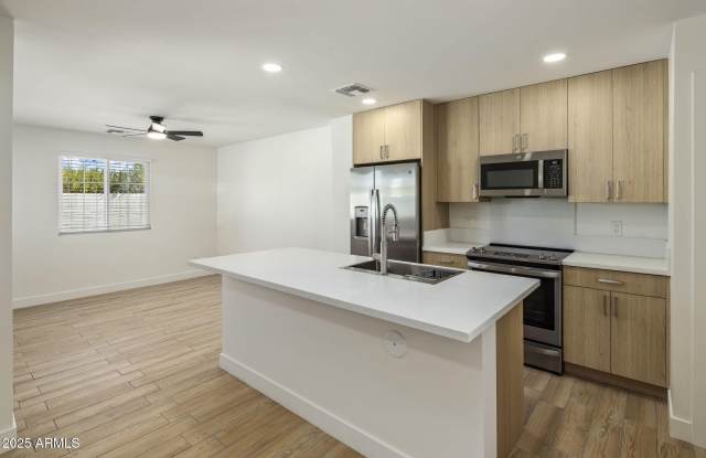 220 N DREW Street unit: 2