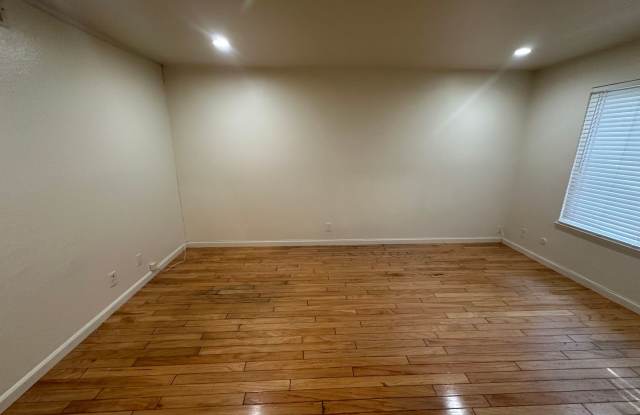 Updated 3 Bedroom Townhome in North Tahoe Park