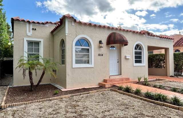 Photo of 1654 SW 14th Ter