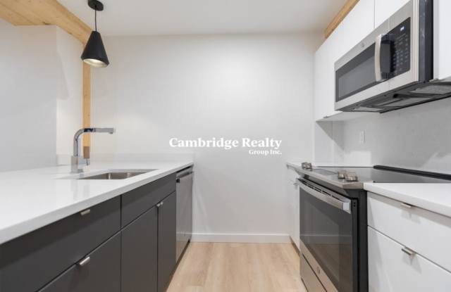 11 East Lenox