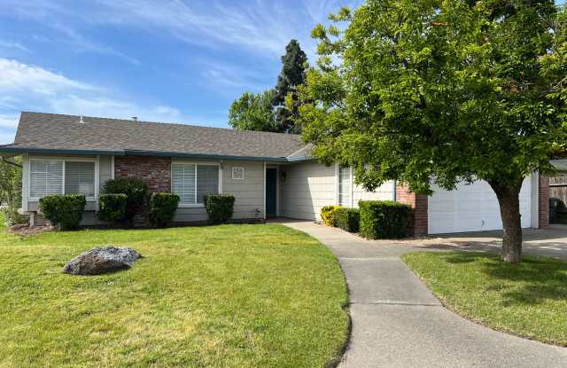 Updated 3 bedroom single story in Manteca!