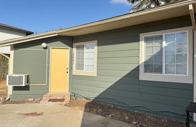 Photo of 509 North Valencia Boulevard - Black door