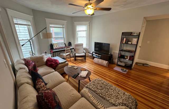 AMAZING 4 BED 2 BATH UNIT!!!! - 304 Highland Avenue, Somerville, MA 02144