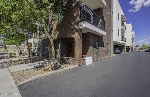 475 N 9TH Street