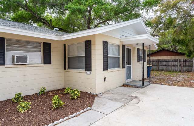 Photo of Wonderfully located 1/1 Duplex - No washer/dryer